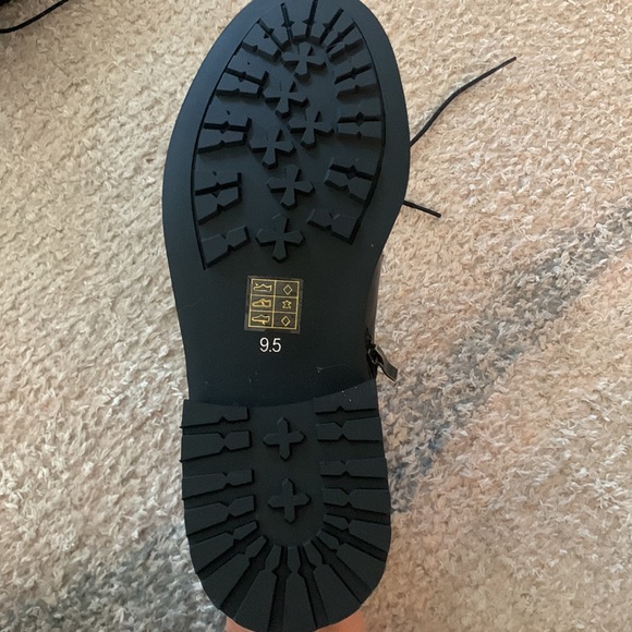 Men’s Black Boots - Picture 2 of 4